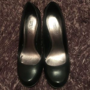 Kenneth Cole Black wedges